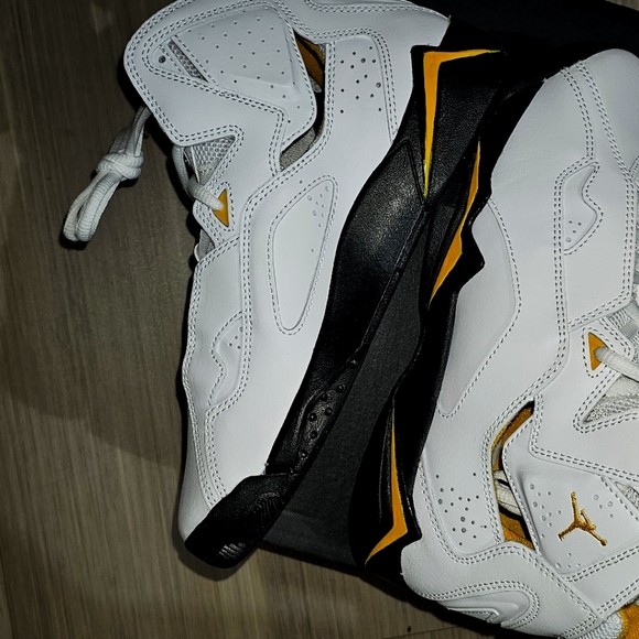 Jordan retro #7 YELLOW ,BLACK & WHITE SZ 7Y/7M - Picture 1 of 12